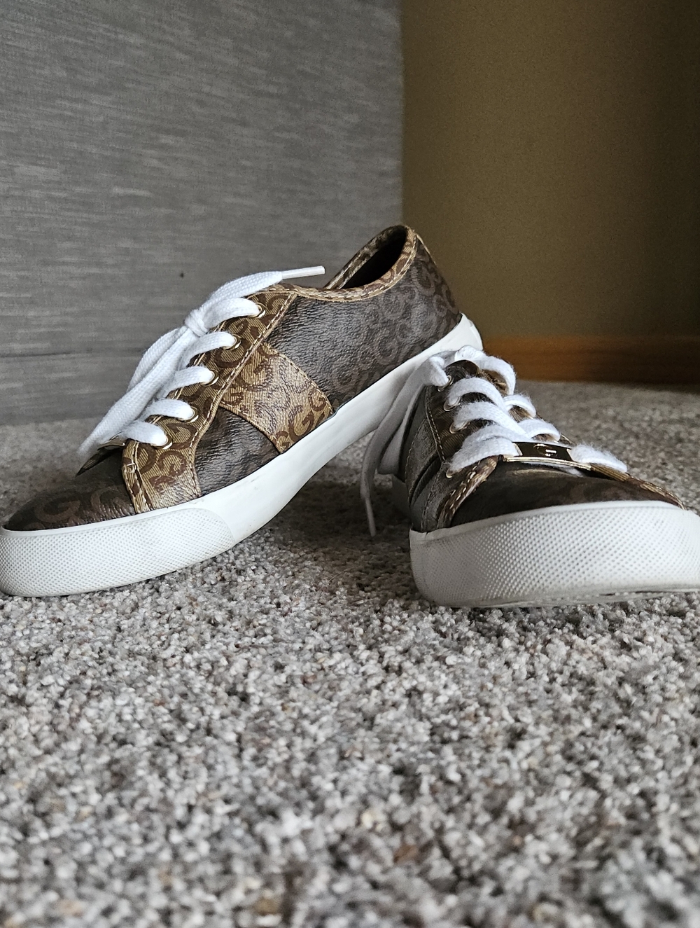 Guess Brown Patterned Women’s Lace-Up Sneakers